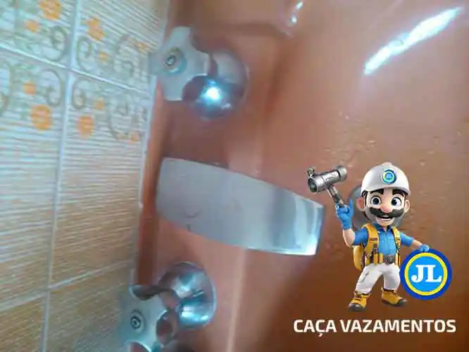 Técnico especializado em reparo de vazamento